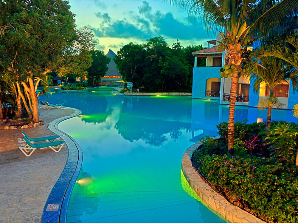 Occidental At Xcaret Destination Hotel Playa del Carmen Kültér fotó The pool at the Hard Rock Hotel