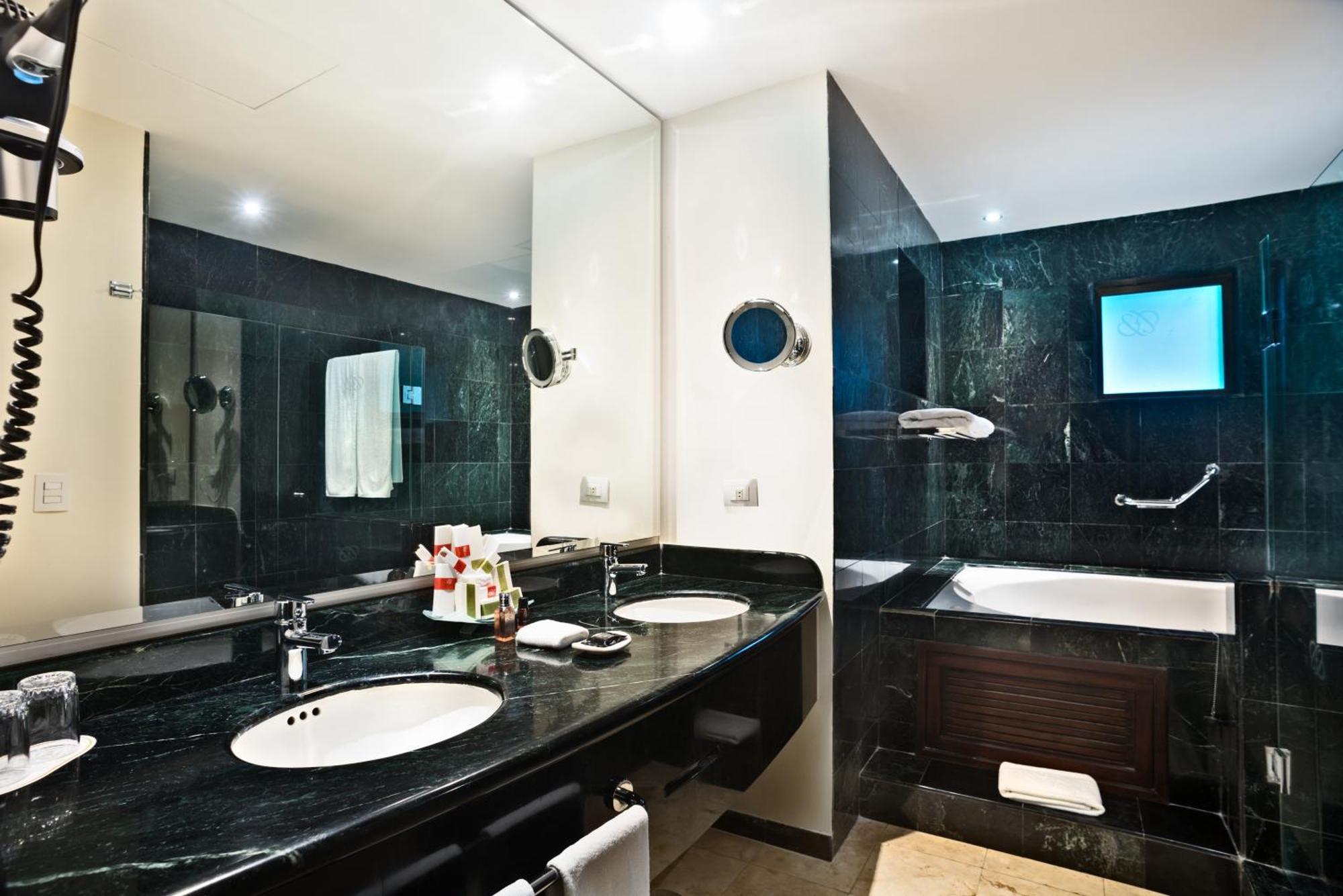 Occidental At Xcaret Destination Hotel Playa del Carmen Kültér fotó Bathroom