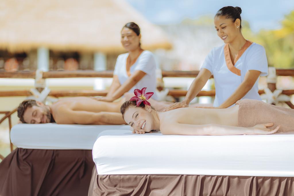 Occidental At Xcaret Destination Hotel Playa del Carmen Kültér fotó Massage therapists at work