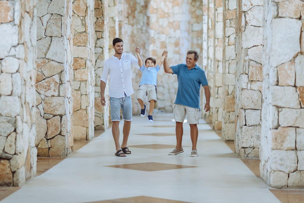 Occidental At Xcaret Destination Hotel Playa del Carmen Kültér fotó Gay couple with their son