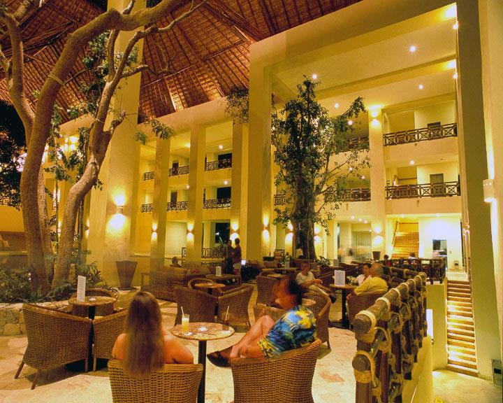 Occidental At Xcaret Destination Hotel Playa del Carmen Étterem fotó The interior of the hotel